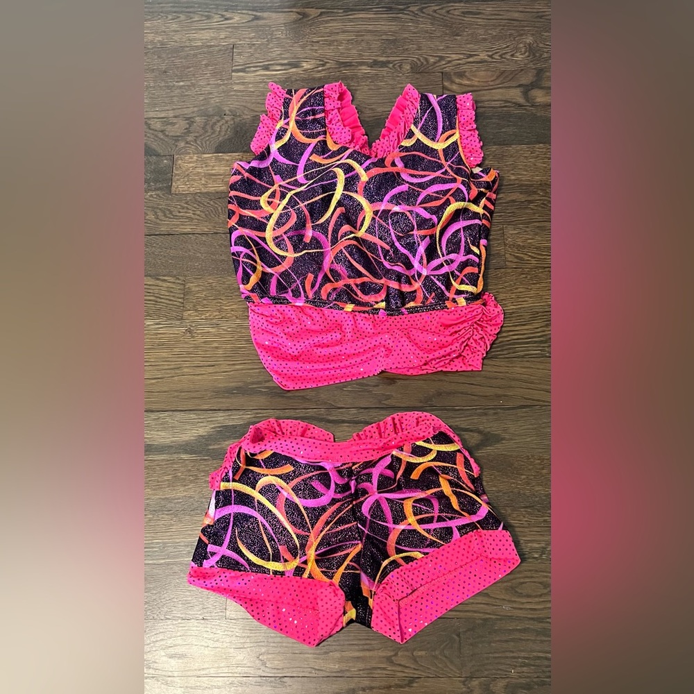 Duck Crossing Dancewear 
2nd owner 
Fits child size 7/8yo